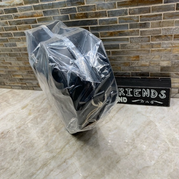 Dr. Martens HEART SHAPED LEATHER BACKPACK - Picture 5 of 10